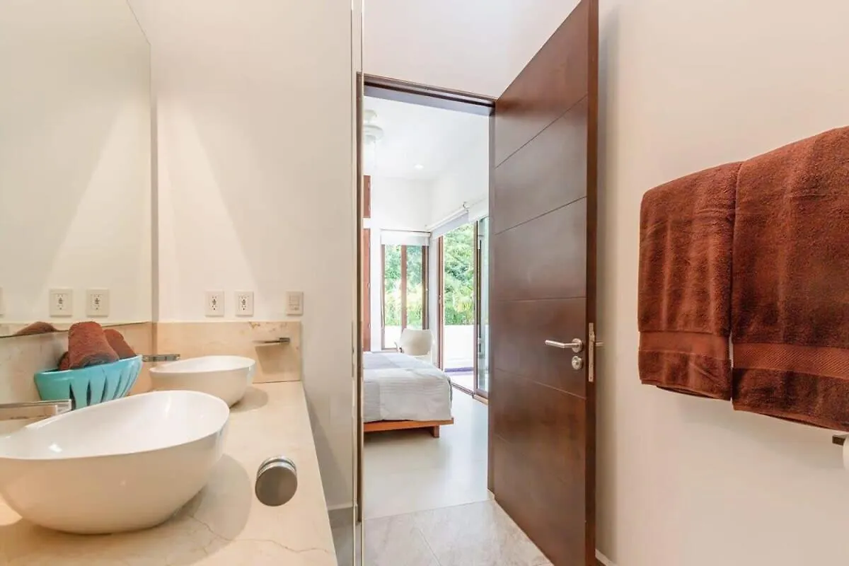 הוילה אקומל Private Terrace With Plunge Pool L Sat Tv L Beach Access מקסיקו